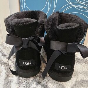 Black Fur Boots with Bows. Size 10